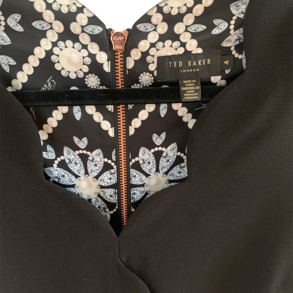 Ted Baker Black Scalloped Shift Dress – US 8 (UK 4) Elegant, Minimalist & Timele - Picture 4 of 5